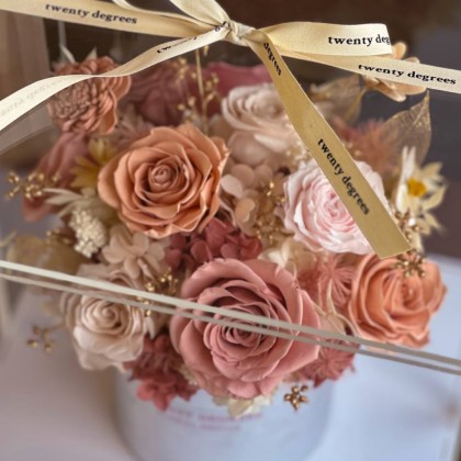 Calista Preserved Flower Acrylic Box