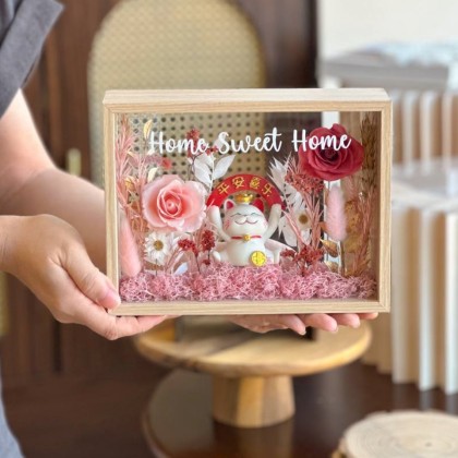 Dollie Preserved Flower Frame