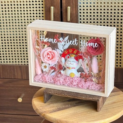 Dollie Preserved Flower Frame