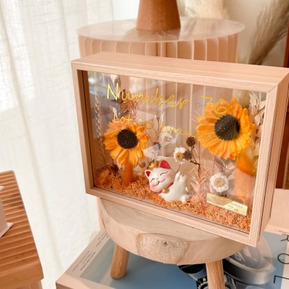 Sara Preserved Flower Frame