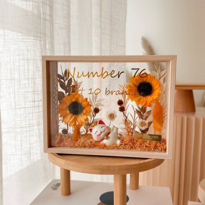 Sara Preserved Flower Frame