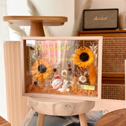 Sara Preserved Flower Frame