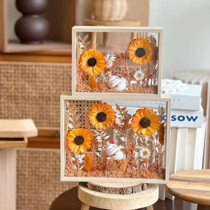 Sara Preserved Flower Frame