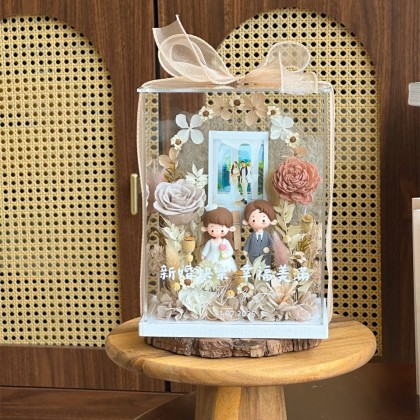 Samantha Preserved Flower Acrylic Box