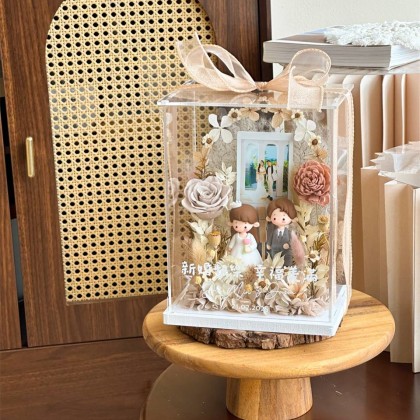 Samantha Preserved Flower Acrylic Box