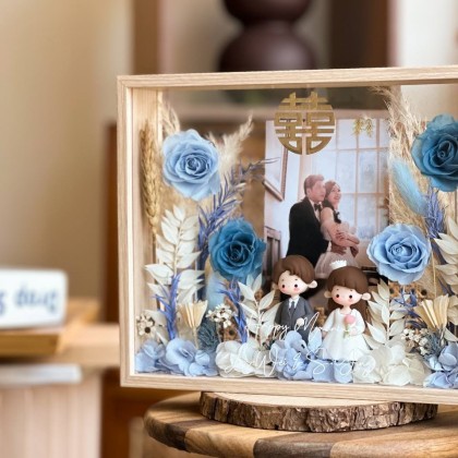 Cinddie Preserved Flower Frame