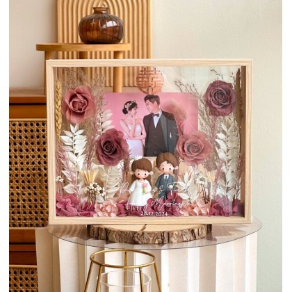Cinddie Preserved Flower Frame