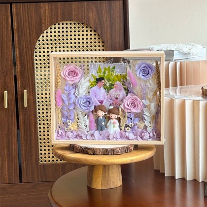 Cinddie Preserved Flower Frame
