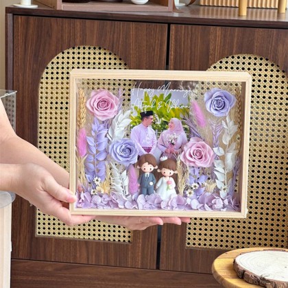 Cinddie Preserved Flower Frame